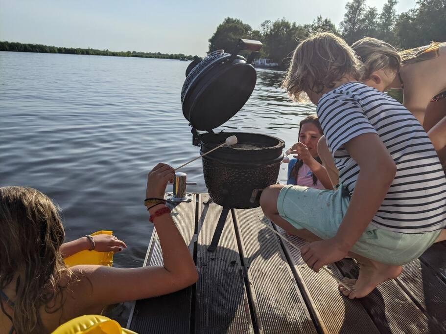 Surla Houseboat "Aqua Zen" Kagerplassen With Tender Kaag Exterior foto